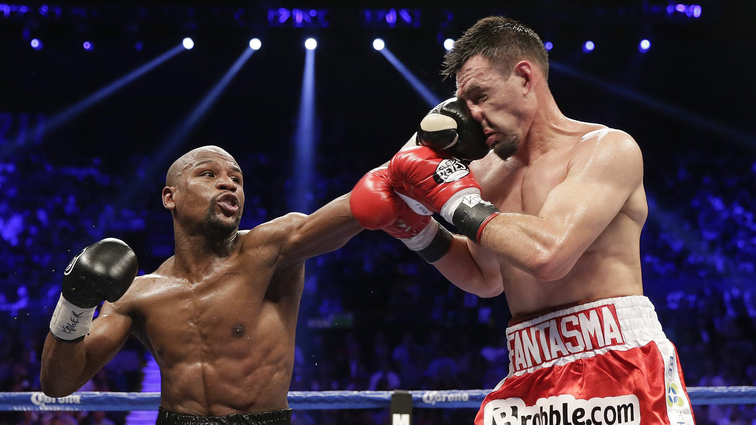 开云体育2026-F1街道赛焦点战，当赛道轰鸣遇见球场咆哮，湖人如何超车篮网？